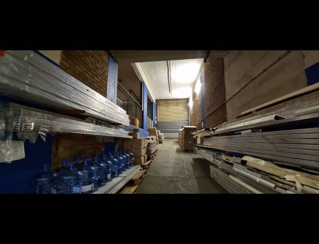 6,600M² WAREHOUSE FOR SALE IN NEW CENTRE
